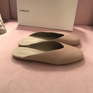 VINCE Levin flat leather mule